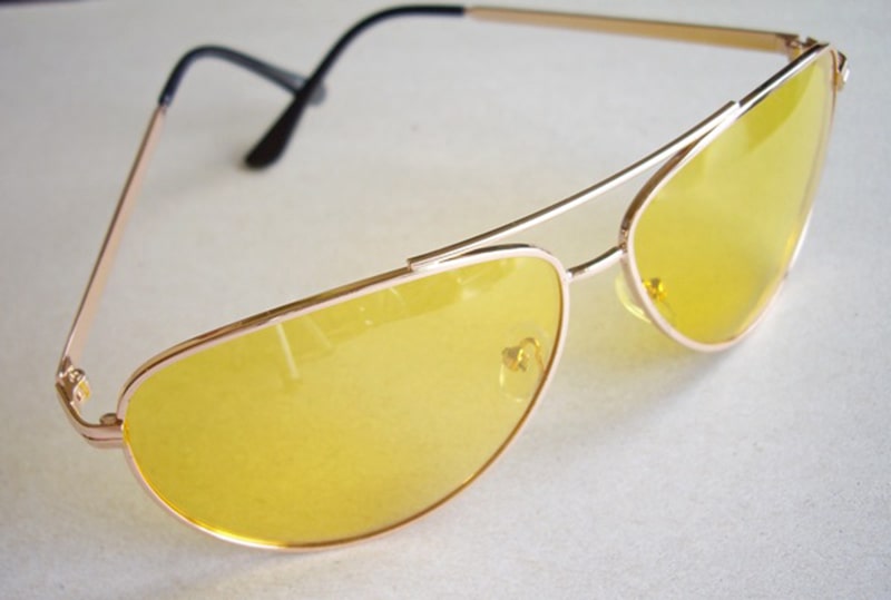 Для чего нужны очки с желтыми линзами