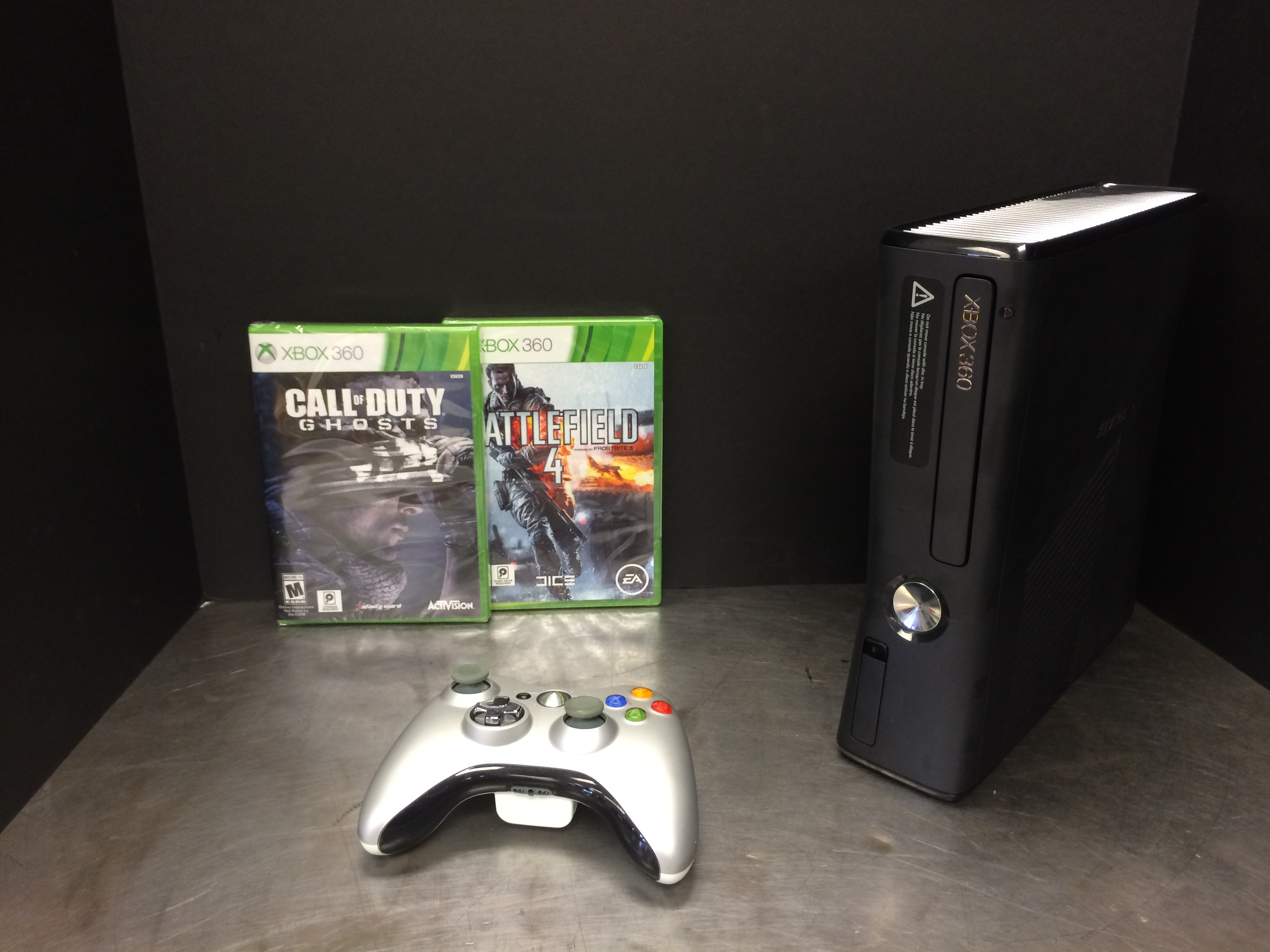 Икс бокс триста шестьдесят. Xbox 360 Slim. Xbox 360 s. Xbox 360 250gb. Икс бокс 360 слим 2гб.