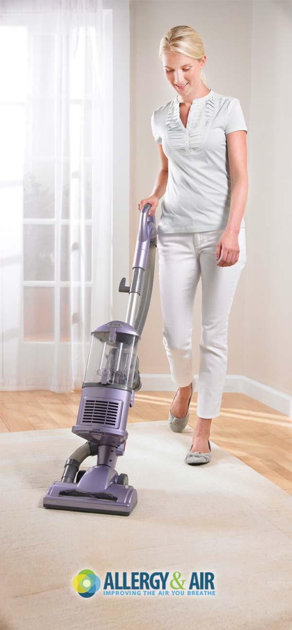 Bagless Vacuum Cleaner: The Pros & Cons