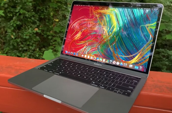 MacBook Pro 13 with Retina display and Touch Bar Mid 2019